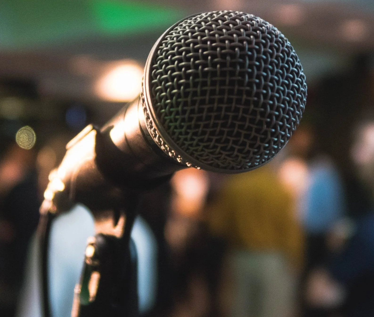 Micrófono profesional en alquiler en Panamá, con o sin cable – SK Events