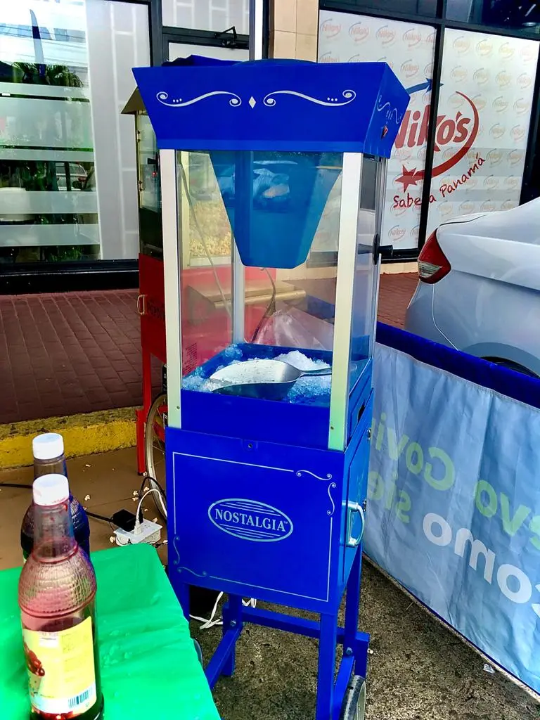 Máquina de raspados para eventos en Panamá con operador y leche condensada