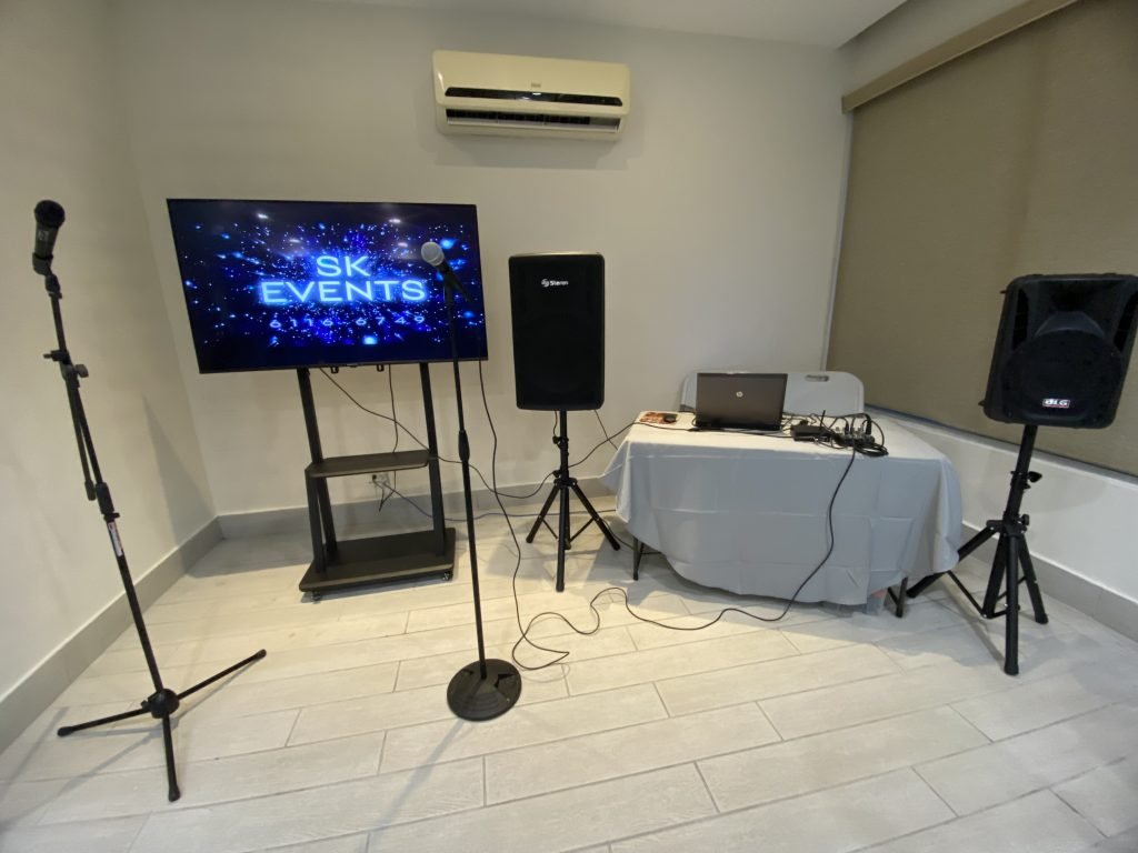 Karaoke para eventos en Panamá con luces y pantalla – SK Events